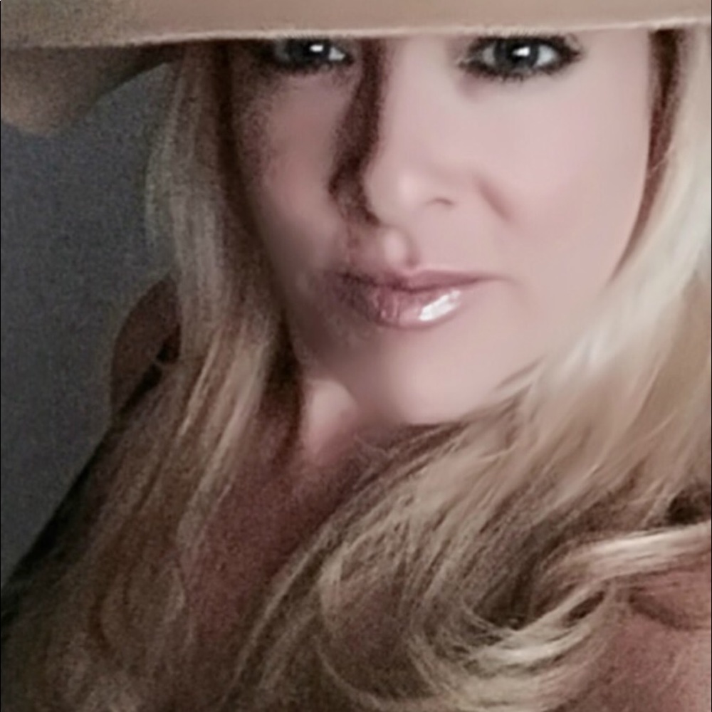 Meet your Posher, Lori